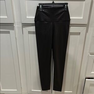 Carbon Black Leggings with Elastic Waistband and Stretchy Fit